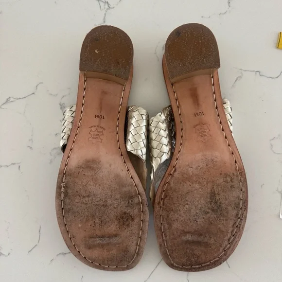 Bernardo Jinx Gold Woven Leather Thong Heels Women’s Size 10M Brazil Sandals - Picture 8 of 9